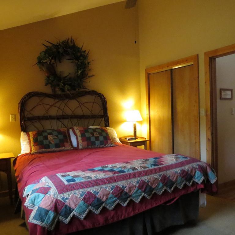 Bristlecone Lodge Woodland Park Room photo